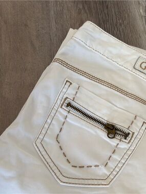Guess White Jeans 26 Capris